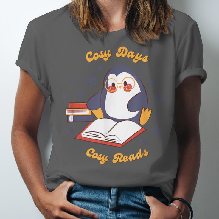 Cute Xmas Book Lover Penguin Reading Cosy Days Cosy Reads Unisex Jersey T-Shirt Cute Xmas Book Lover Penguin Reading Cosy Days Cosy Reads Unisex Jersey T-Shirt