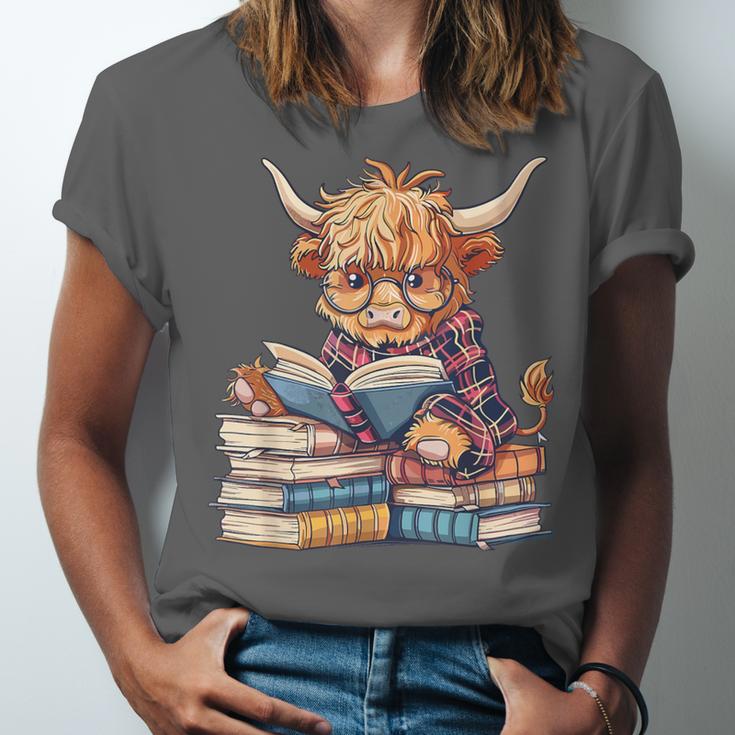 Highland Cow Reading Book Librarian Library Unisex Jersey T-Shirt Highland Cow Reading Book Librarian Library Unisex Jersey T-Shirt