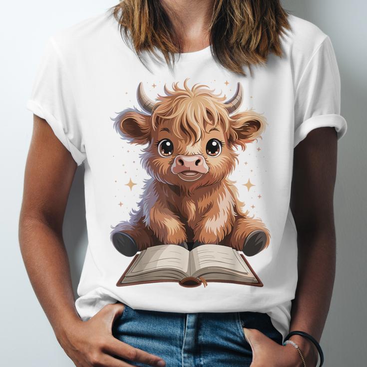 Highland Cow Reading Book Bookworm Unisex Jersey T-Shirt