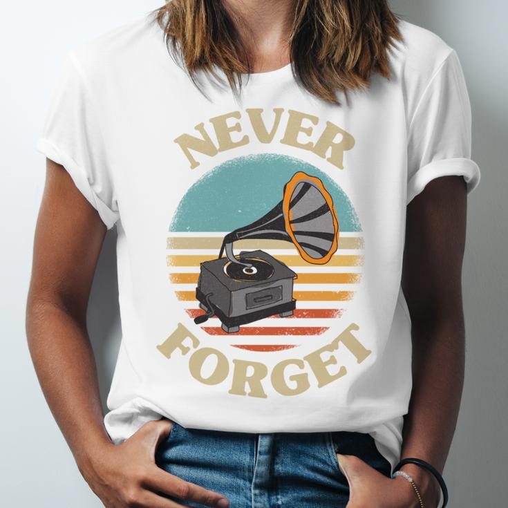 Retro Grammophone Never Forget Nostalgia Vintage Unisex Jersey T-Shirt