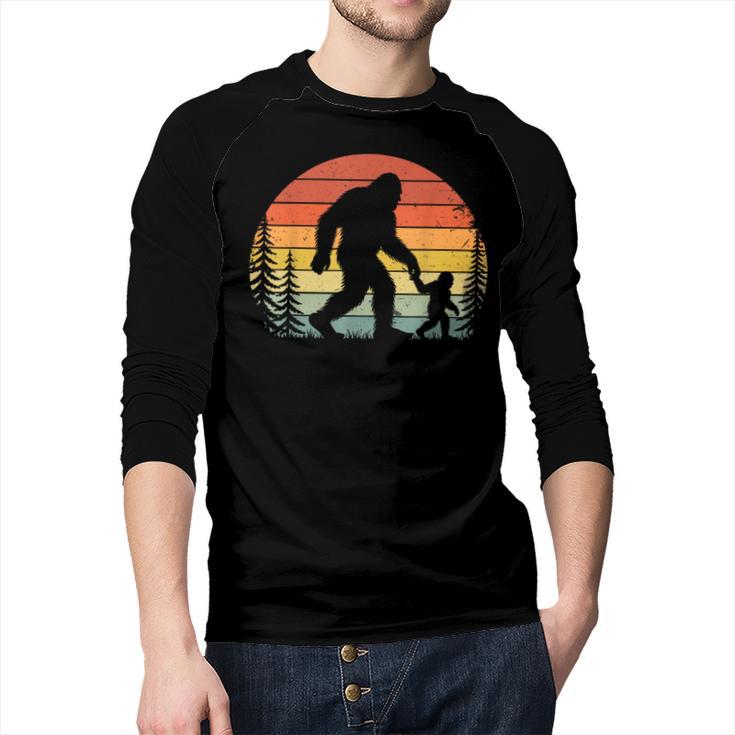 Retro Vintage Bigfoot Dad Fathers Day Father Son Matching Men Baseball Raglan Shirt