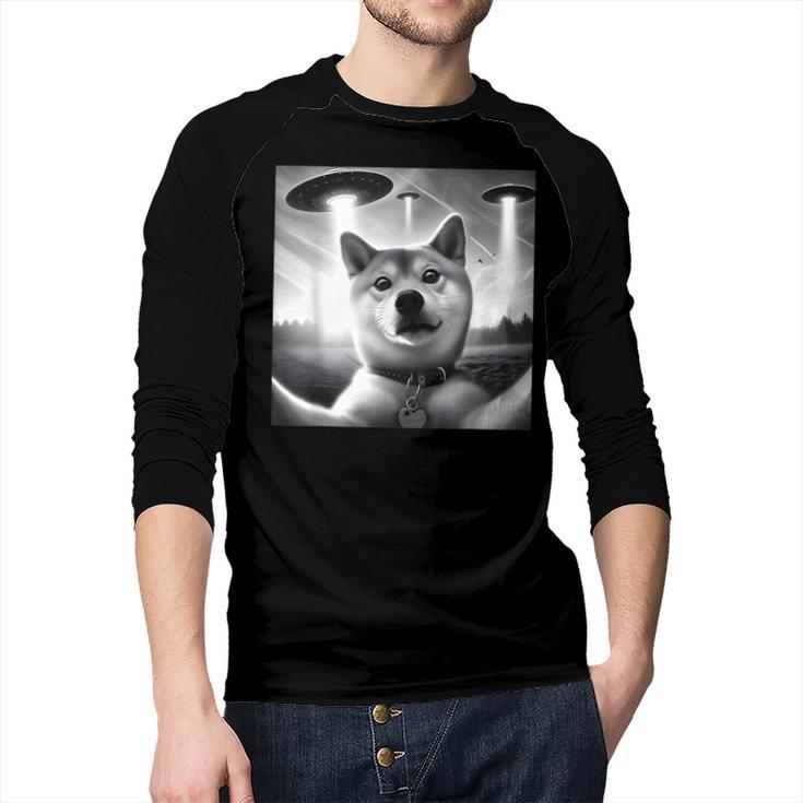 Shiba Inu Dog Dad Mom Graphic Selfie UFOs Weird Aliens Men Baseball Raglan Shirt