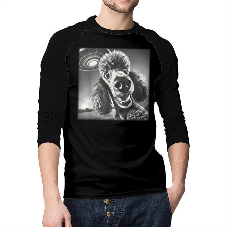 Vintage Poodle Selfie With UFO Alien Photobooth Dog Mom Dad Men Baseball Raglan Shirt