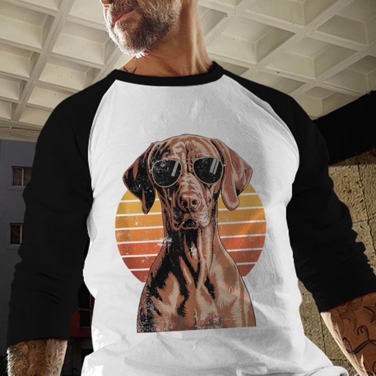 Cool Retro Vizsla Dog Mom Dad Vintage Pet Lovers Men Baseball Raglan Shirt