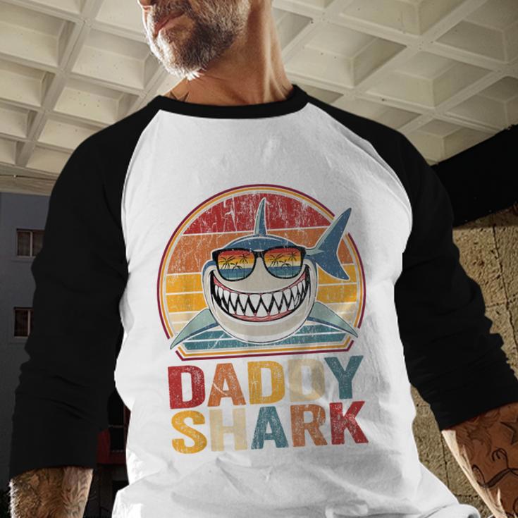 Daddy Shark Retro Shark Shirt Pajamas For Dad Dad Men Baseball Raglan Shirt