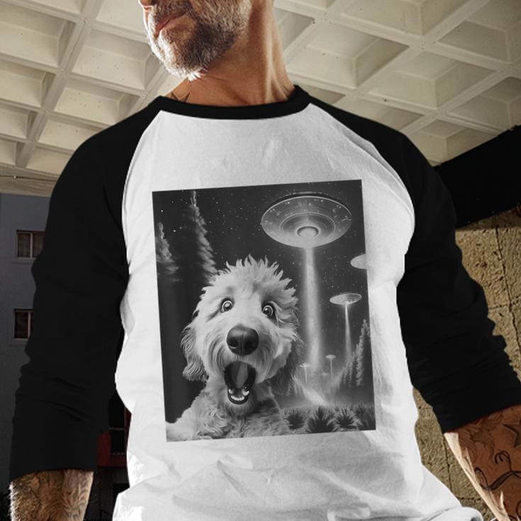 Goldendoodle Alien UFO Taking a Selfie Dog Mom Dad Men Baseball Raglan Shirt