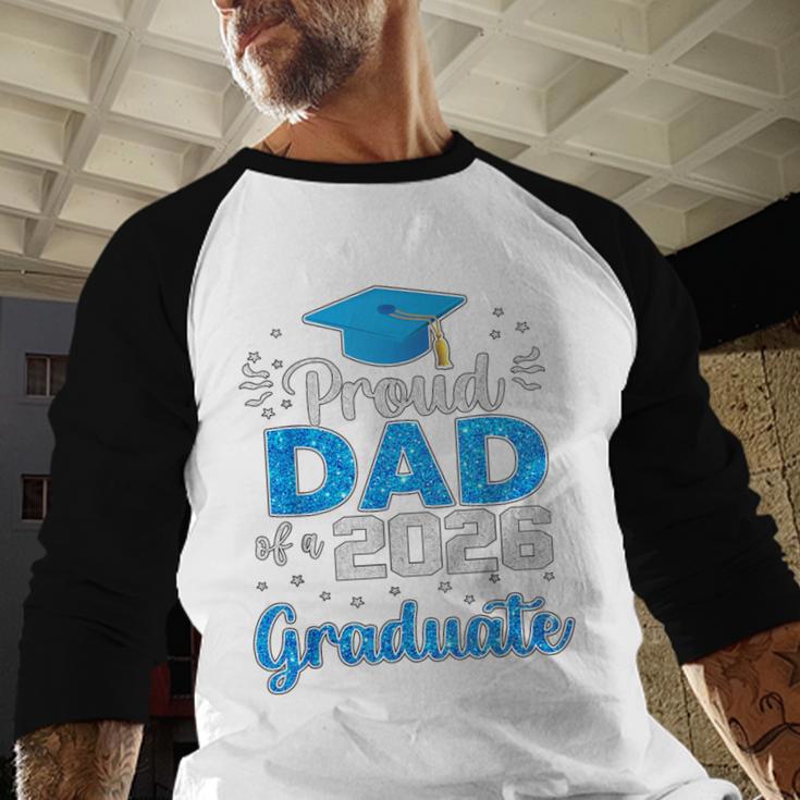 Proud Dad Of a Class Of 2026 Graduate Senior 2026 Men Baseball Raglan Shirt