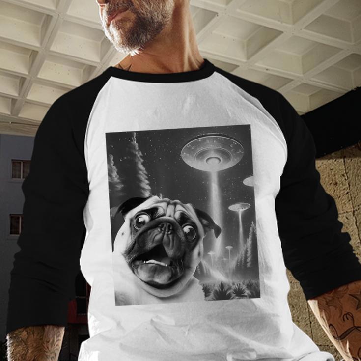 Pug Alien UFO Taking a Selfie Dog Mom Dad Men Baseball Raglan Shirt
