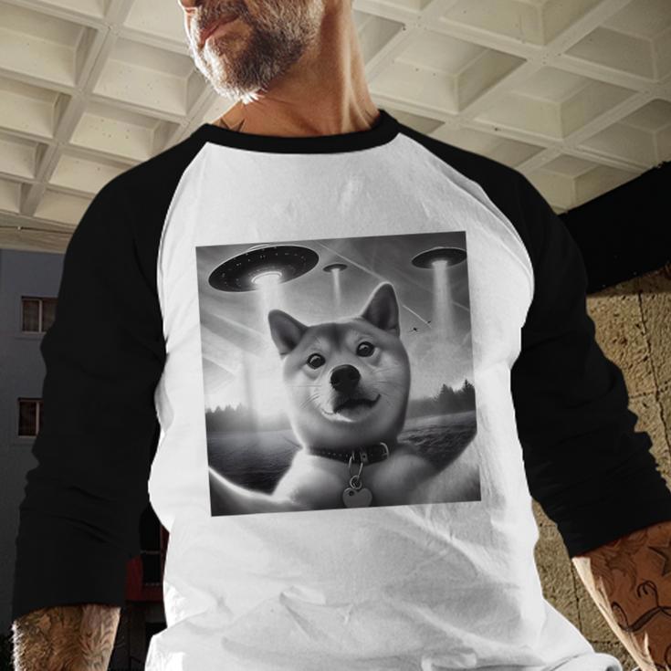 Shiba Inu Dog Dad Mom Graphic Selfie UFOs Weird Aliens Men Baseball Raglan Shirt Shiba Inu Dog Dad Mom Graphic Selfie UFOs Weird Aliens Men Baseball Raglan Shirt