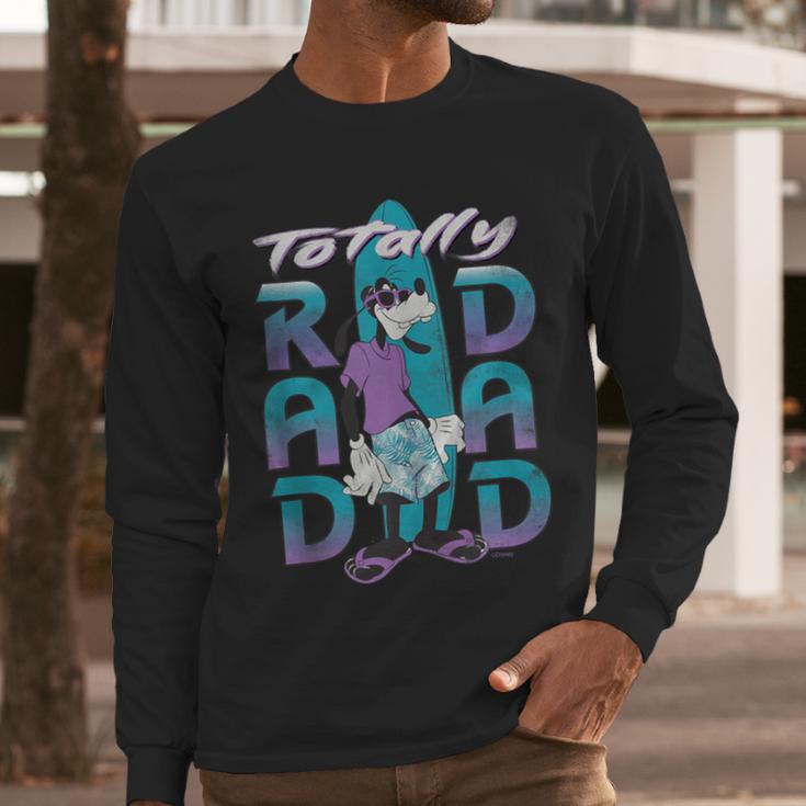 Disney Goofy Totally Rad Dad Father’s Day Surfing Distressed Men Long Sleeve T-Shirt