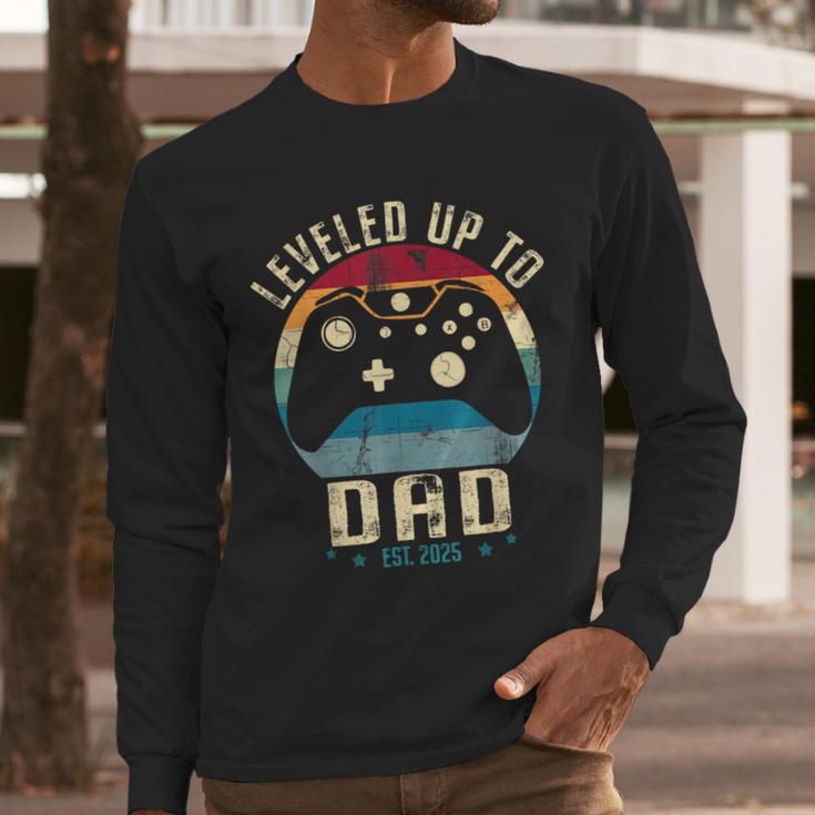 I Leveled Up To Dad 2025 Promoted To Daddy Soon To Be Father Men Long Sleeve T-Shirt