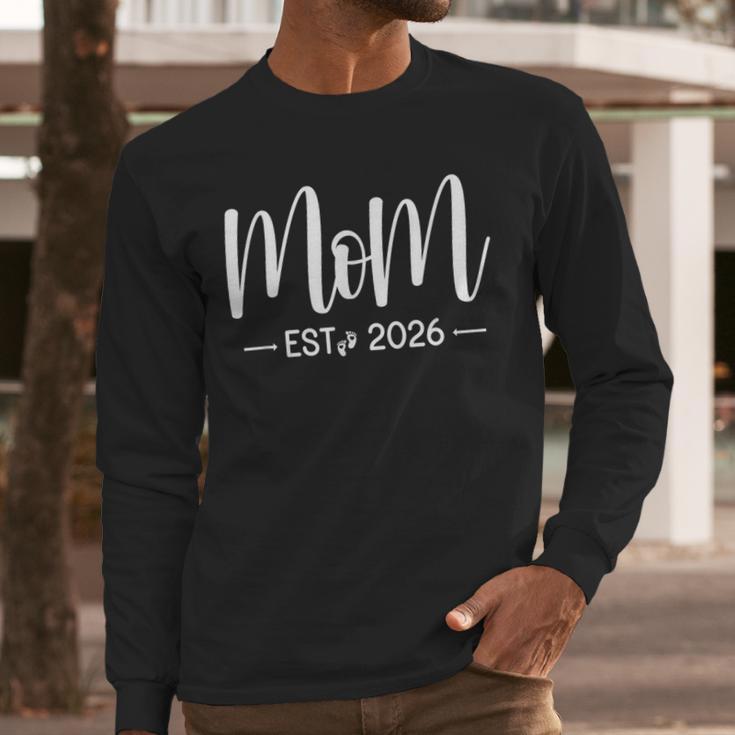 Mom Est 2026 New Moms And Dads Matching Mother To Be 2026 Men Long Sleeve T-Shirt