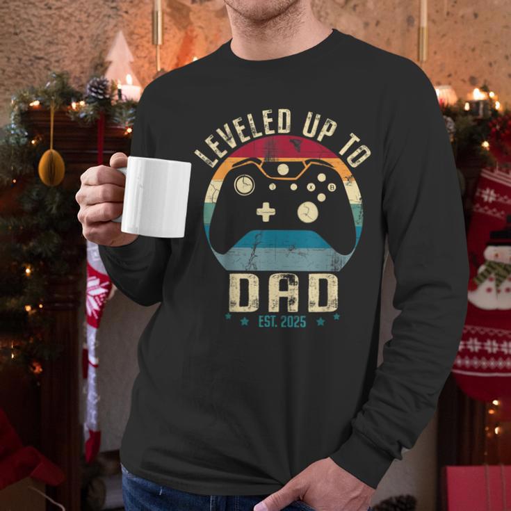 I Leveled Up To Dad 2025 Promoted To Daddy Soon To Be Father Men Long Sleeve T-Shirt