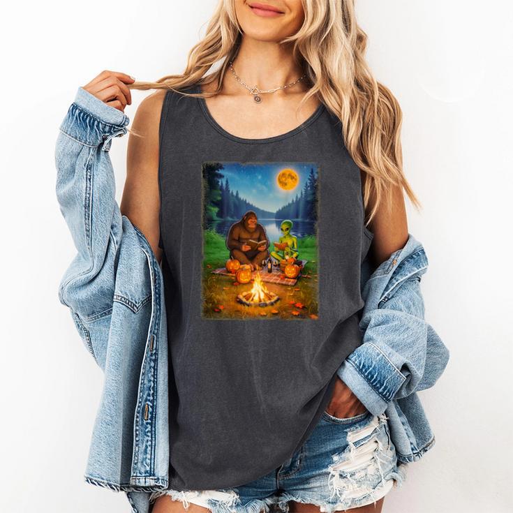 Bigfoot And Alien Reading Books Campfire Halloween Comfort Colors Tank Top
