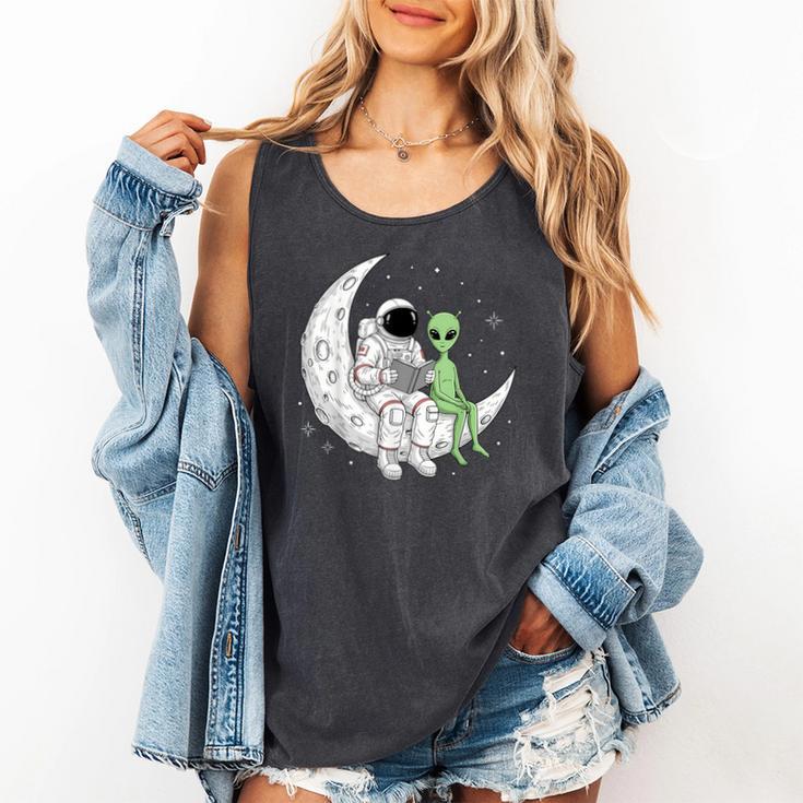 Astronaut Reading Book To Alien Moon Space Book Lover Men Comfort Colors Tank Top
