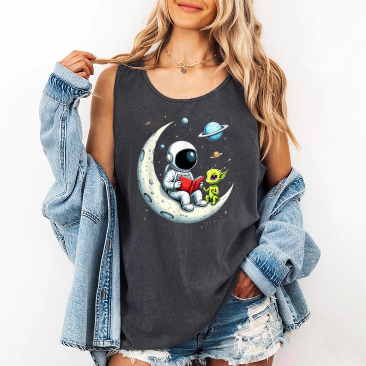 UFO Alien Astronaut Reading Book In Space Comfort Colors Tank Top