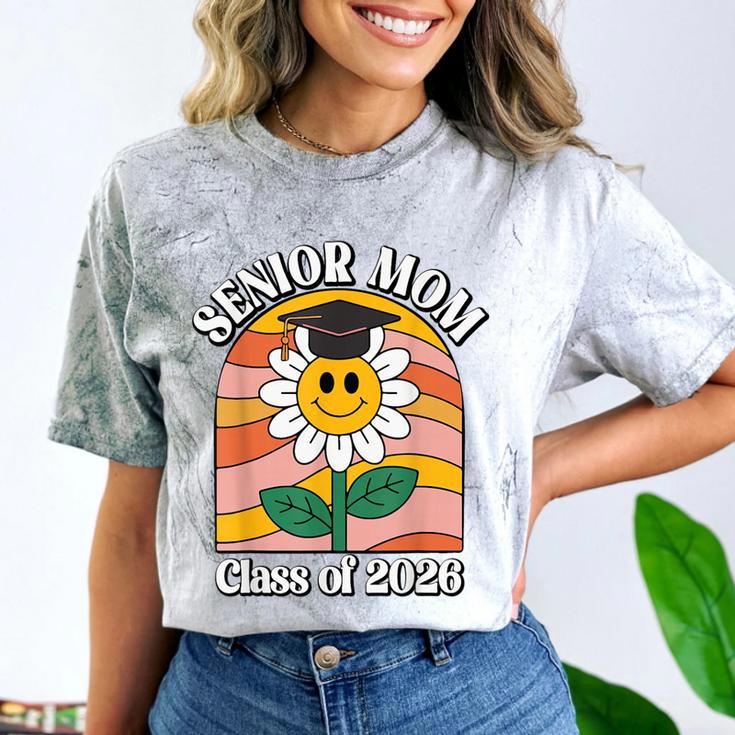 Senior Mom Class Of 2026 Daisy Flower Retro Graduation Comfort Color Blast T-Shirt