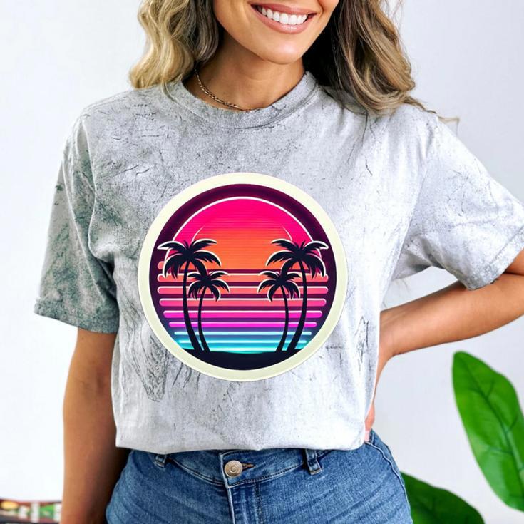 Retro 80s Synthwave Sunset & Palm Trees Retro Nostalgia 80s Comfort Color Blast T-Shirt
