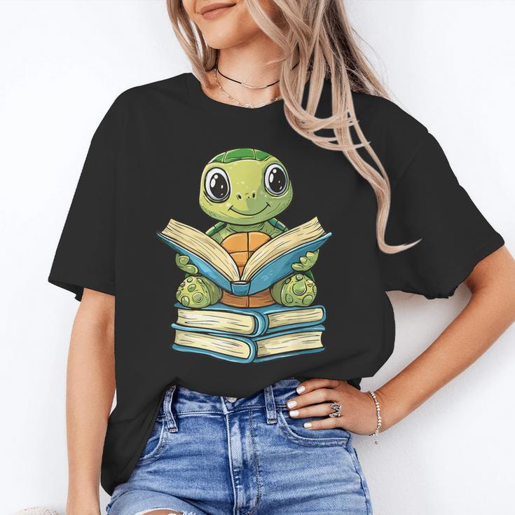 Adorable Turtle Reading Books Unisex T-Shirt
