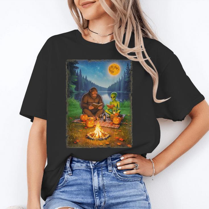 Bigfoot And Alien Reading Books Campfire Halloween Unisex T-Shirt