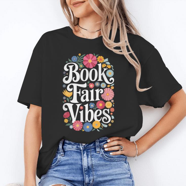 Book Fair Vibes Groovy 70s Retro School Librarian Unisex T-Shirt Book Fair Vibes Groovy 70s Retro School Librarian Unisex T-Shirt