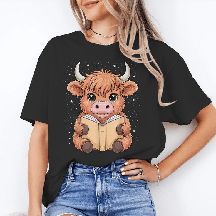 Cute Highland Cow Reading Book Unisex T-Shirt