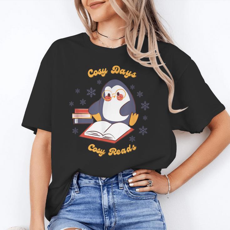 Cute Xmas Book Lover Penguin Reading Cosy Days Cosy Reads Unisex T-Shirt