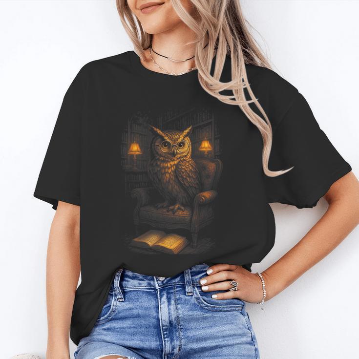 Owl Library Books Wisdom Reading Vintage Scholar Unisex T-Shirt