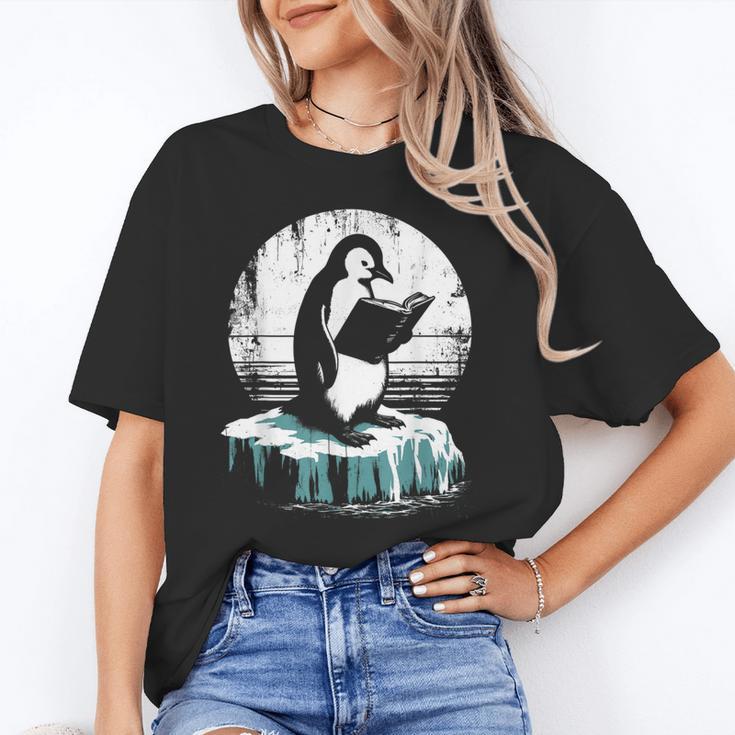 Penguin Reading A Book Vintage Graphic Bookworm Lover Unisex T-Shirt