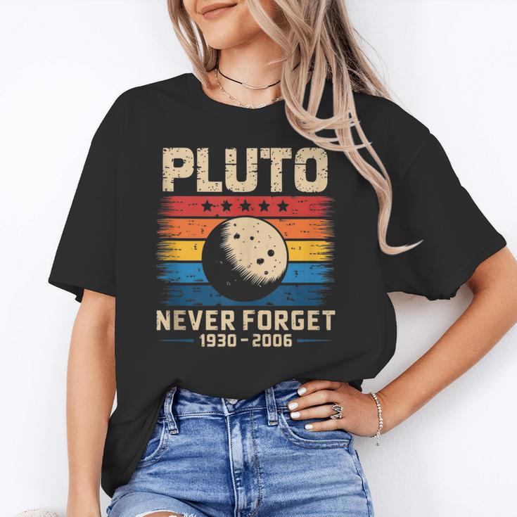 Pluto Never Forget Space Nostalgia Astronomy Humor Unisex T-Shirt
