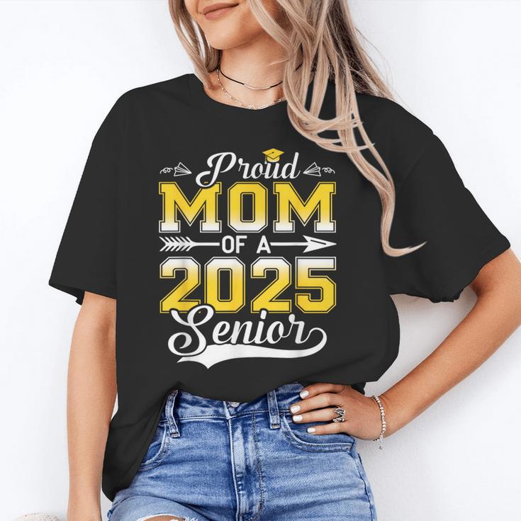 Proud Mom Of a 2025 Senior Graduate Graduation Unisex T-Shirt