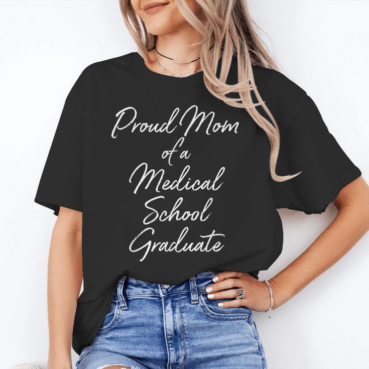 Proud Mom Medical School Graduate Graduation T-Shirt Unisex T-Shirt