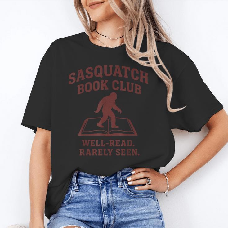 Sasquatch Book Club Bigfoot Reading Cryptid Vintage Unisex T-Shirt