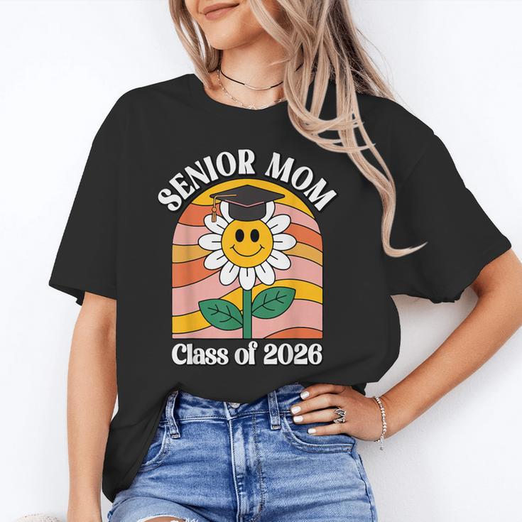 Senior Mom Class Of 2026 Daisy Flower Retro Graduation Unisex T-Shirt