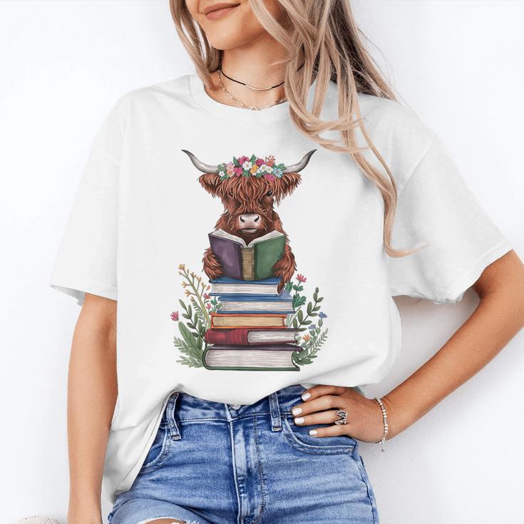 Cute Highland Cow With Book Floral Bookworm Librarian Book Unisex T-Shirt