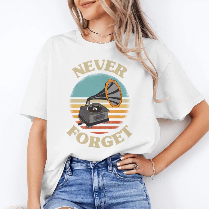 Retro Grammophone Never Forget Nostalgia Vintage Unisex T-Shirt Retro Grammophone Never Forget Nostalgia Vintage Unisex T-Shirt