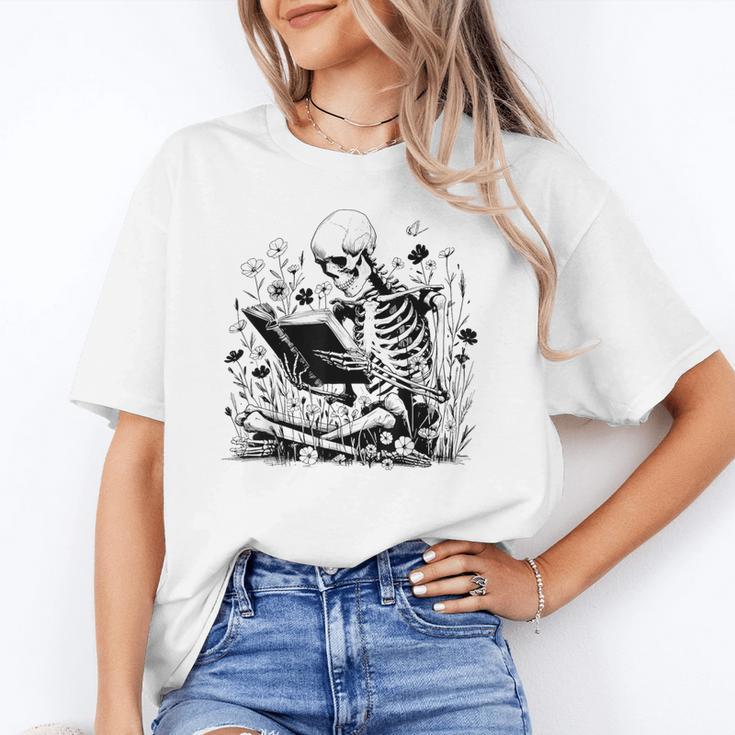 Skeleton Skull Halloween Book Reading Books Lover Teacher Unisex T-Shirt