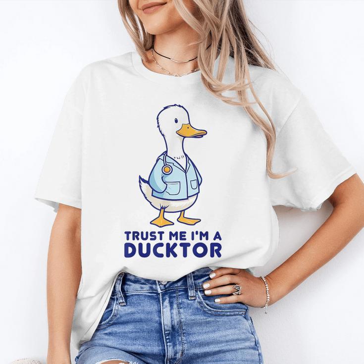 Trust Me I'm a Ducktor Doctor Sayings Graduation Unisex T-Shirt