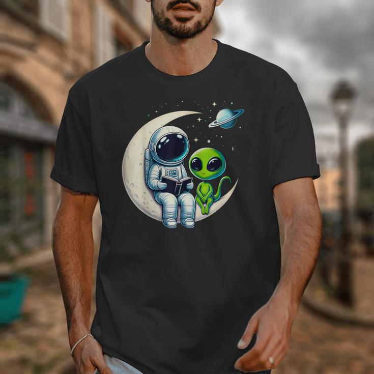 Astronaut Reading Book To Alien Shirt Moon Space Lover Kids Unisex T-Shirt
