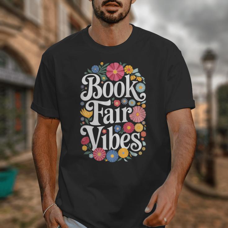 Book Fair Vibes Groovy 70s Retro School Librarian Unisex T-Shirt Book Fair Vibes Groovy 70s Retro School Librarian Unisex T-Shirt