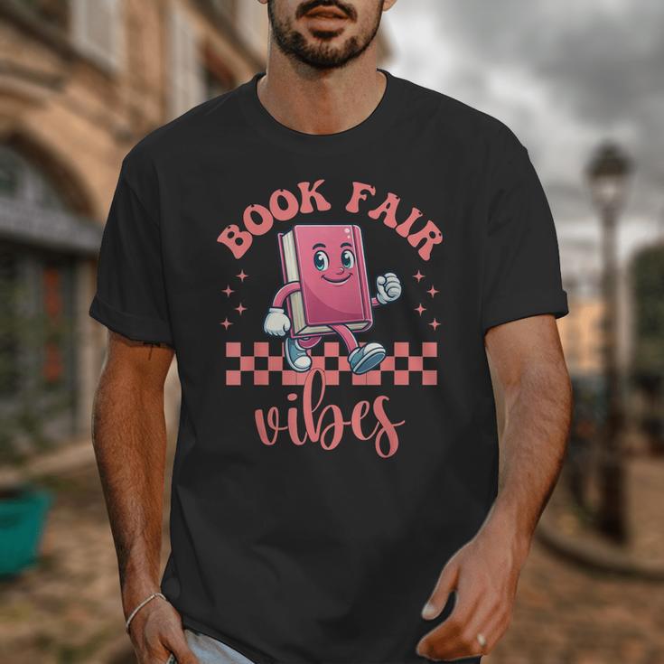 Book Fair Vibes School Librarian Retro 70s Reading Bookworm Unisex T-Shirt