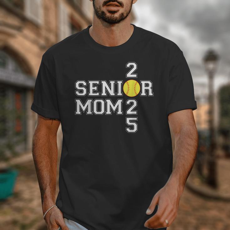 Class Of 2025 Softball Mom Senior Graduation Graduate Women Unisex T-Shirt