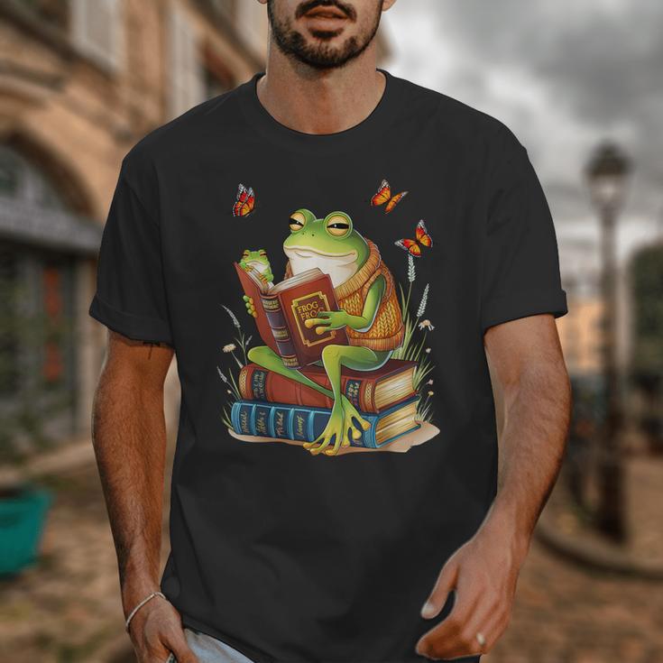 Frog & Toad Fishing Vintage Classic Book Frog Reading Book Unisex T-Shirt