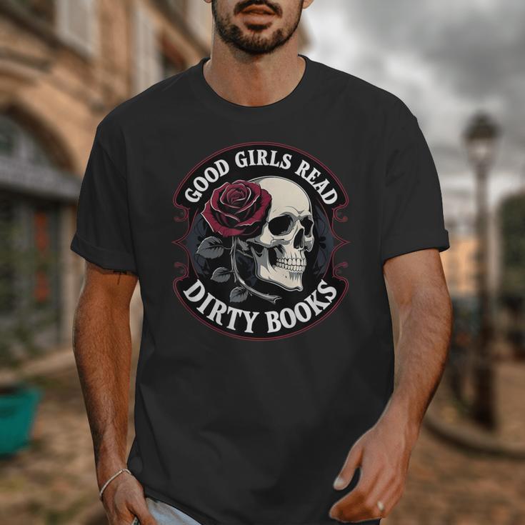 Good Girls Read Dirty Books Smut Reader Dark Romance Skull Unisex T-Shirt