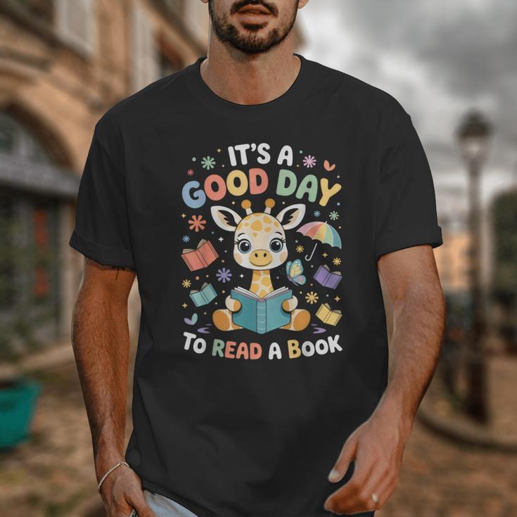 It's a Good Day To Read a Book Cute Giraffe Unisex T-Shirt