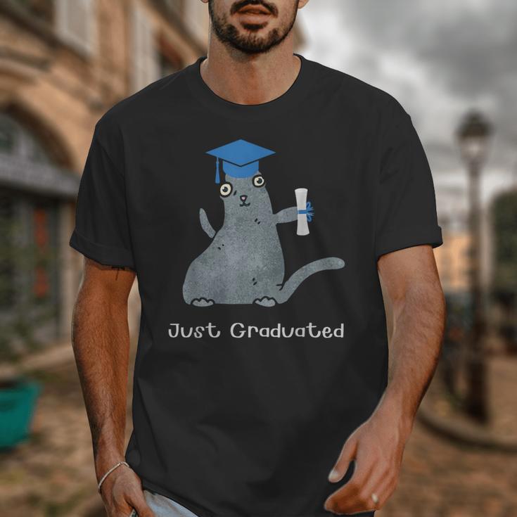 Just Graduated Cat With Graduation Cap And Diploma For Men Women Girls Kids Unisex T-Shirt