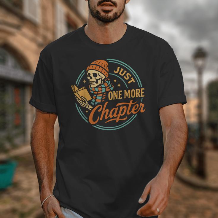 Just One More Chapter Skeleton Reading Book Scaft Beanie Unisex T-Shirt