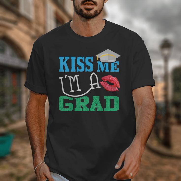 Kiss Me I'm A Grad 2018 Senior Graduation Unisex T-Shirt