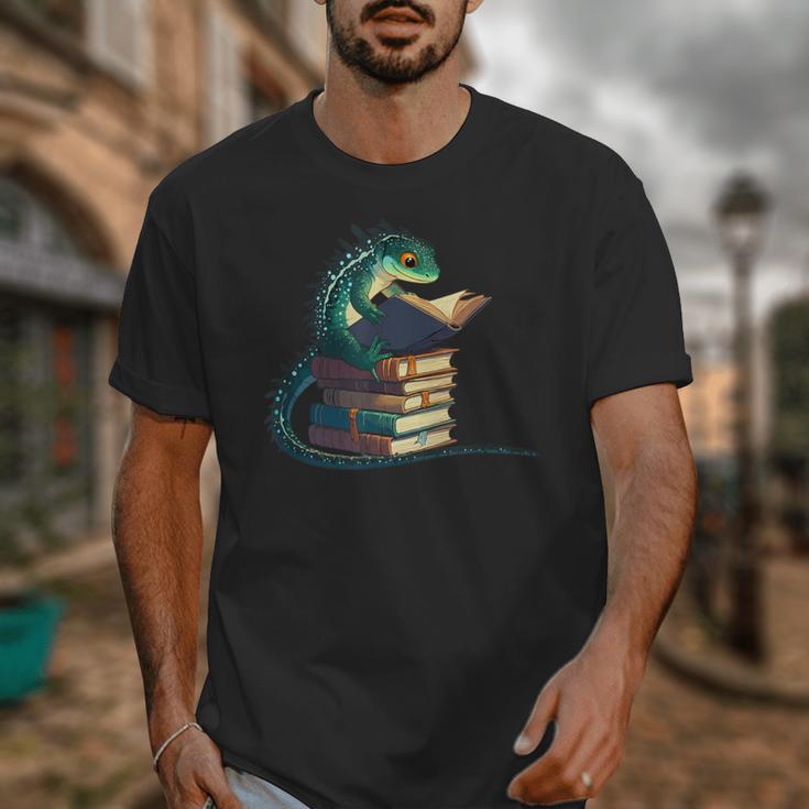Lizard Reading Book Librarian Bookworm Reader Read Unisex T-Shirt