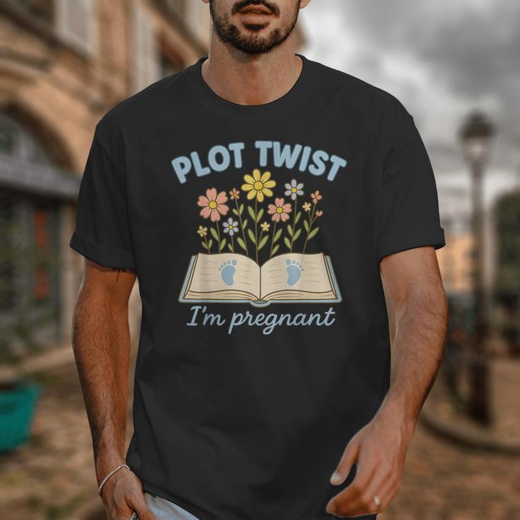 Plot Twist I'm Pregnant Literary Pregnancy Announcement Book Unisex T-Shirt